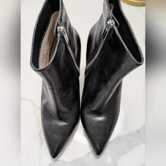 Michael Kors Elegant Black Leather Ankle Boots Size 7 - Picture 2 of 9